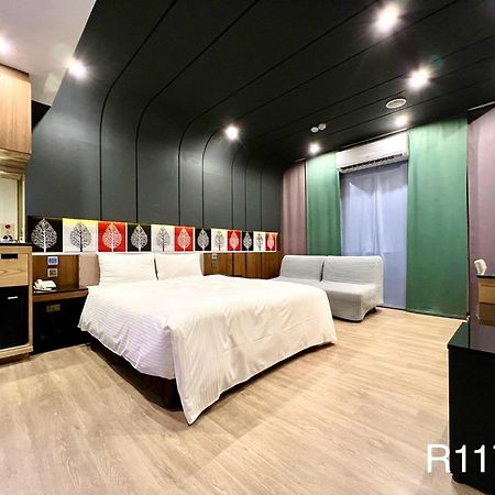 Catwalk Motel -Тайнань Экстерьер фото