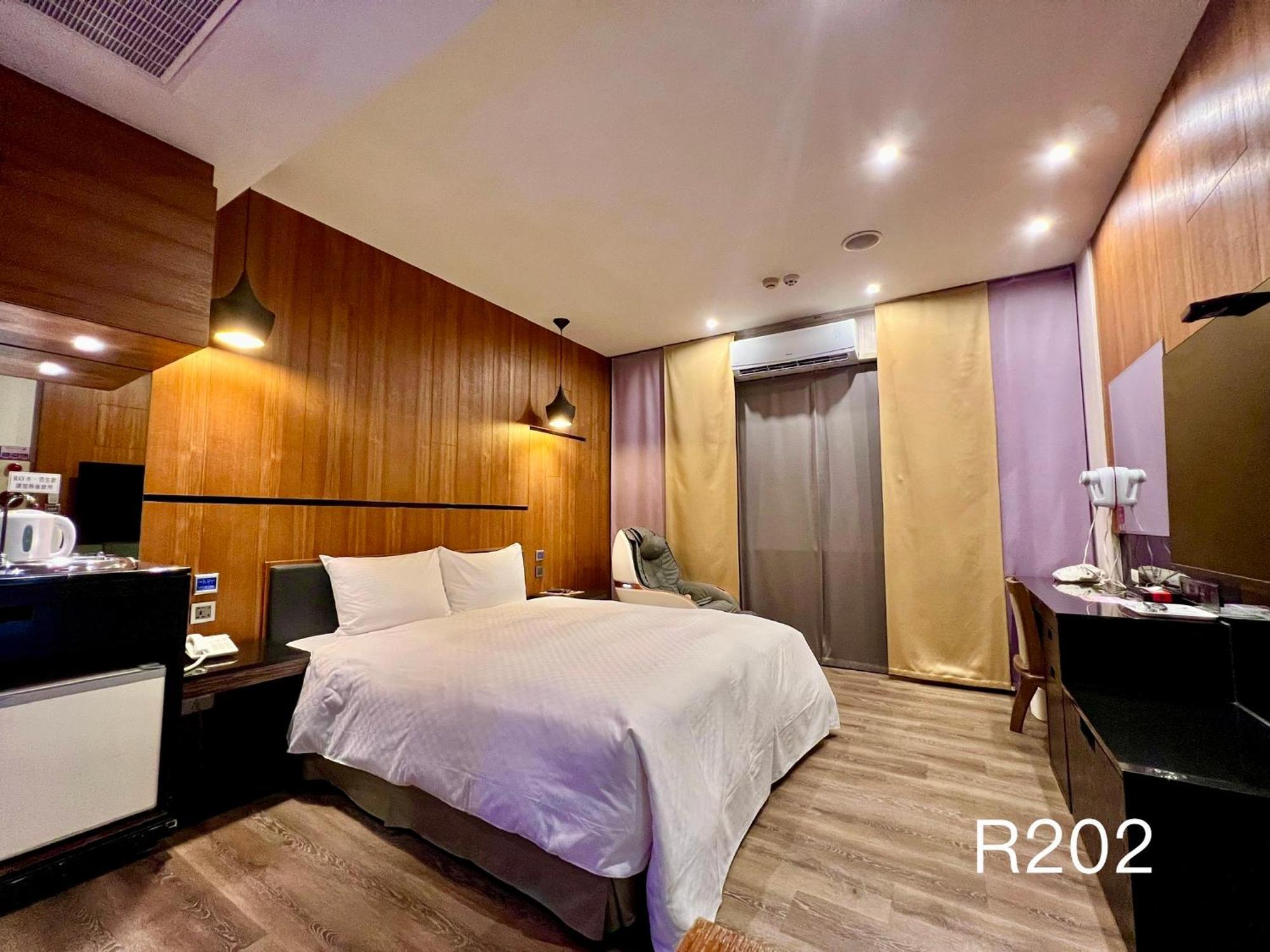 Catwalk Motel -Тайнань Экстерьер фото