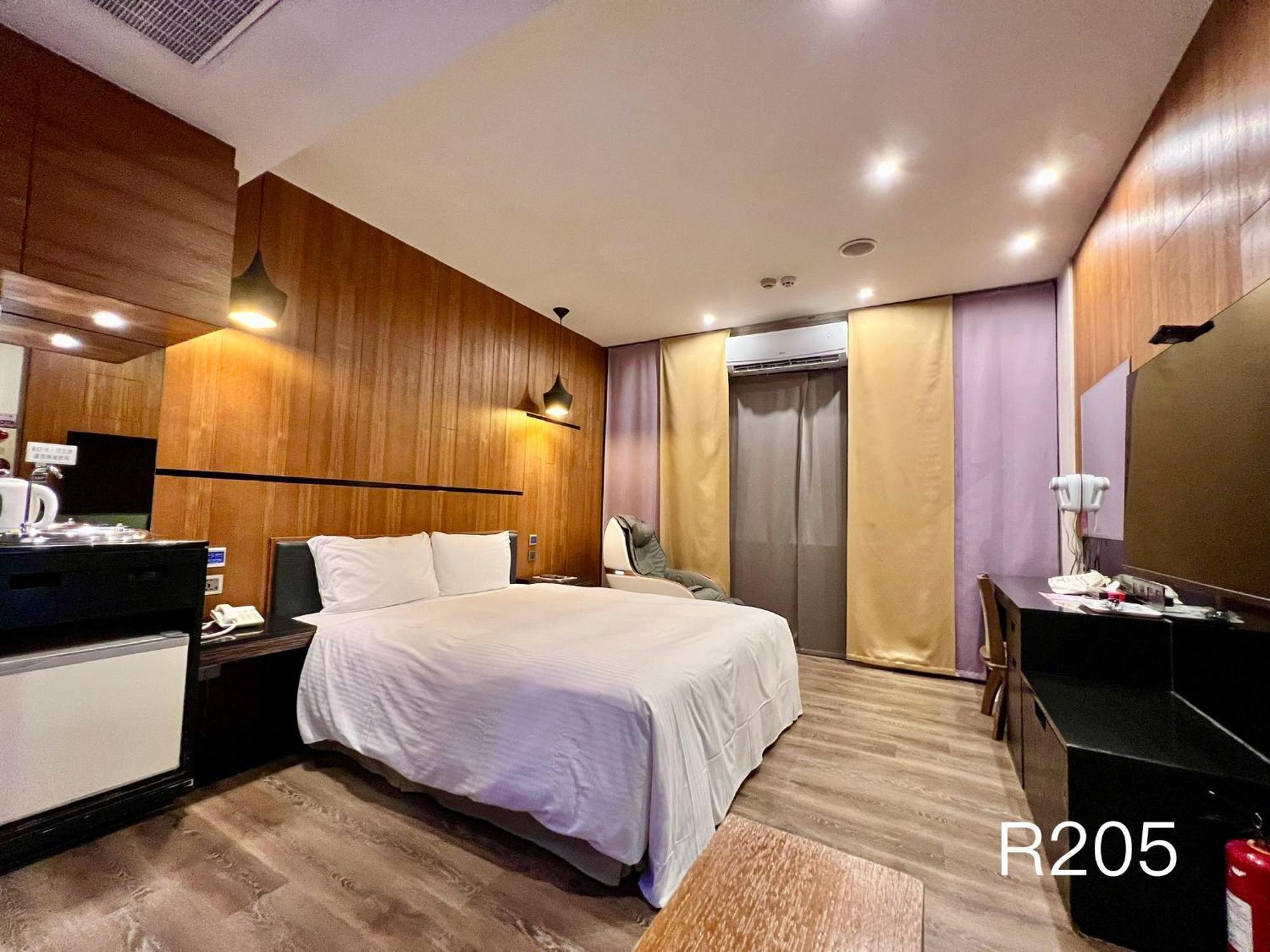Catwalk Motel -Тайнань Экстерьер фото