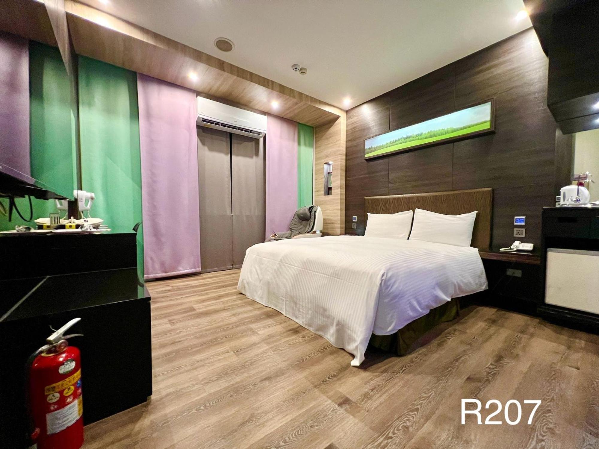 Catwalk Motel -Тайнань Экстерьер фото