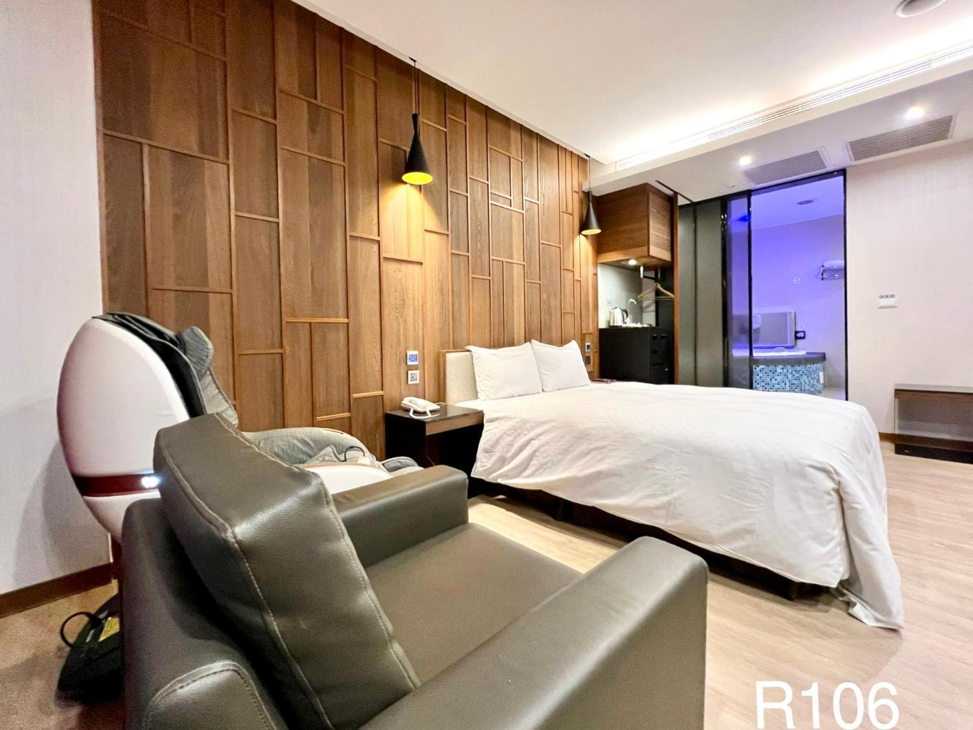 Catwalk Motel -Тайнань Экстерьер фото